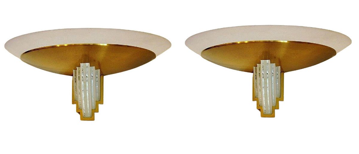 Jean Perzel, Pair Of 542 Bis Wall Lights In Gilded Metal And Frosted Glass. Edition Atelier Perzel