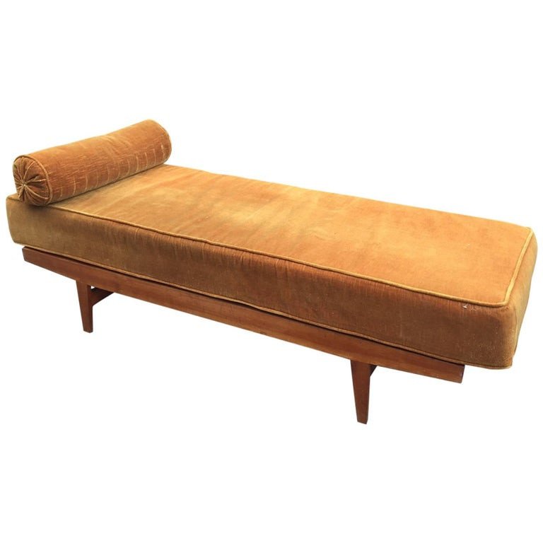 Daybed En sapin  Et Velours Circa 1950