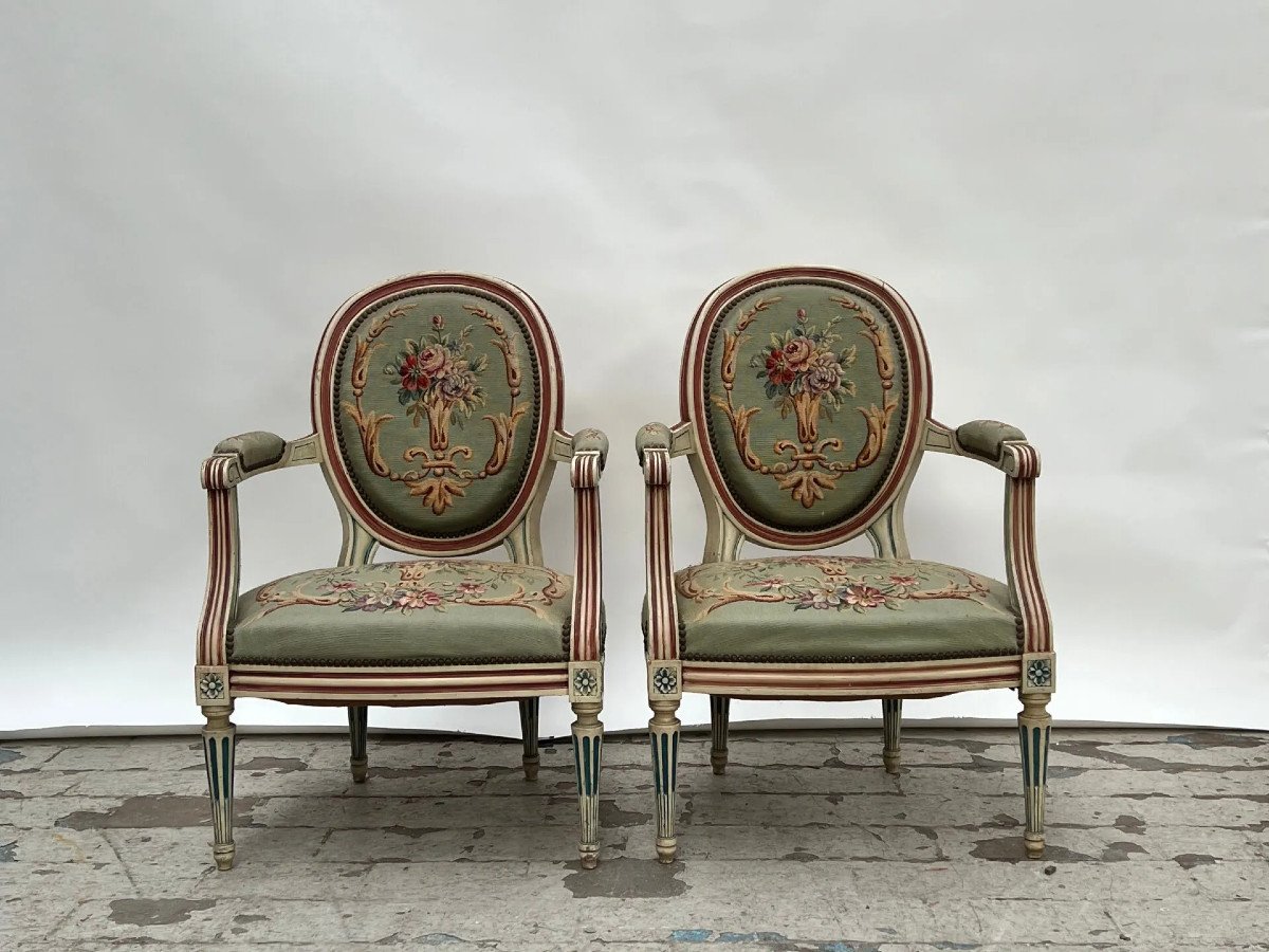 Paire De Fauteuils Style Louis XVI En Bois Sculpté Rechampi Garniture Aux  Points-photo-4