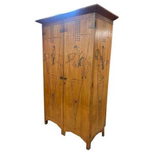 Originale Et Rare Grande Armoire A Décor De Jockeys Circa 1900/1930