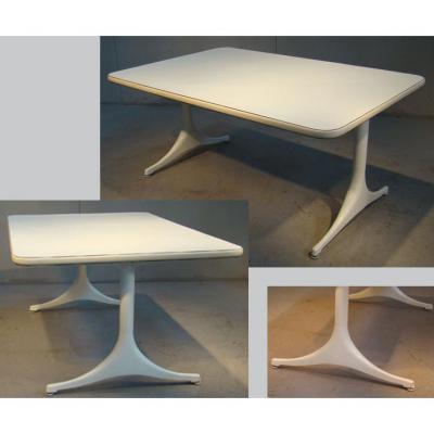 Georges Nelson, Table De Salon , Plateau Recouvert De Stratifie Blanc,sur 2 Pieds En Aluminium 