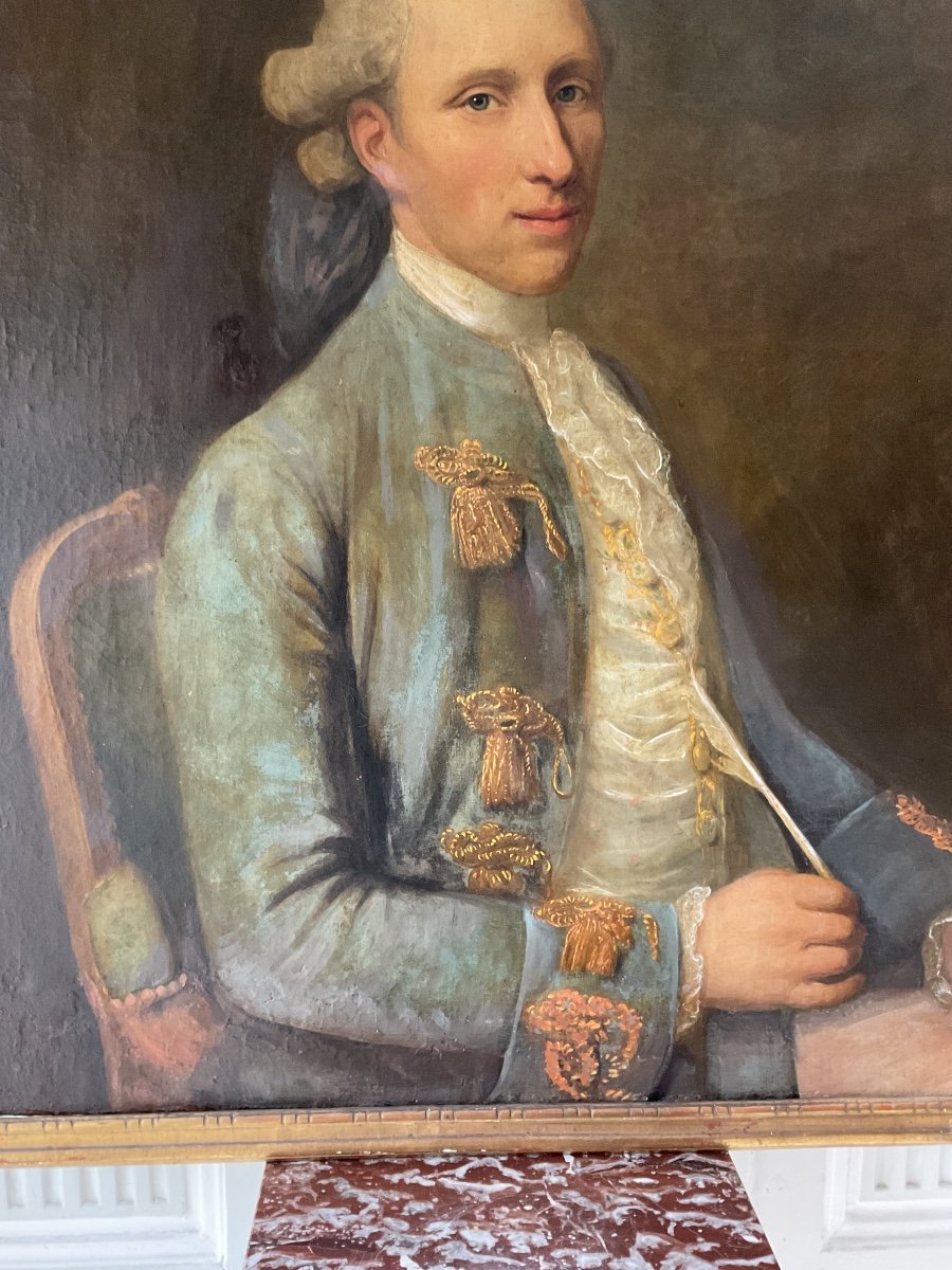 école Française Du XVIIIe Siècle Portrait D’homme à La Plume . Huile Sur Toile.-photo-3