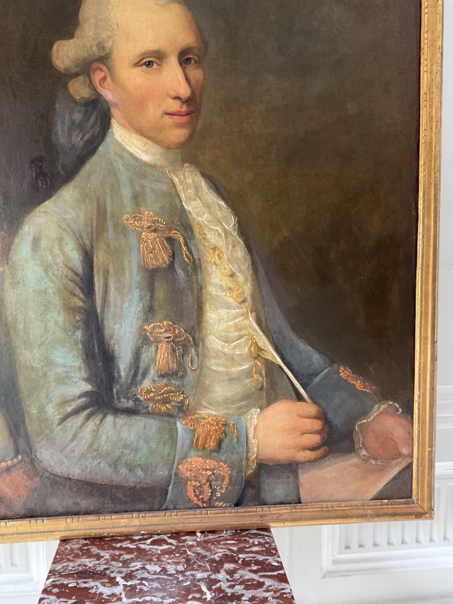 école Française Du XVIIIe Siècle Portrait D’homme à La Plume . Huile Sur Toile.-photo-1