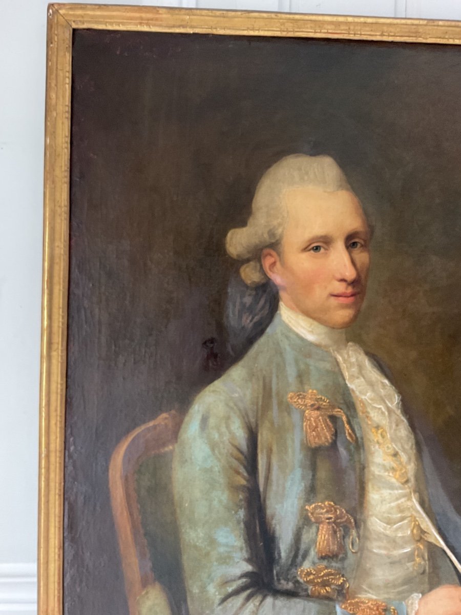 école Française Du XVIIIe Siècle Portrait D’homme à La Plume . Huile Sur Toile.-photo-2