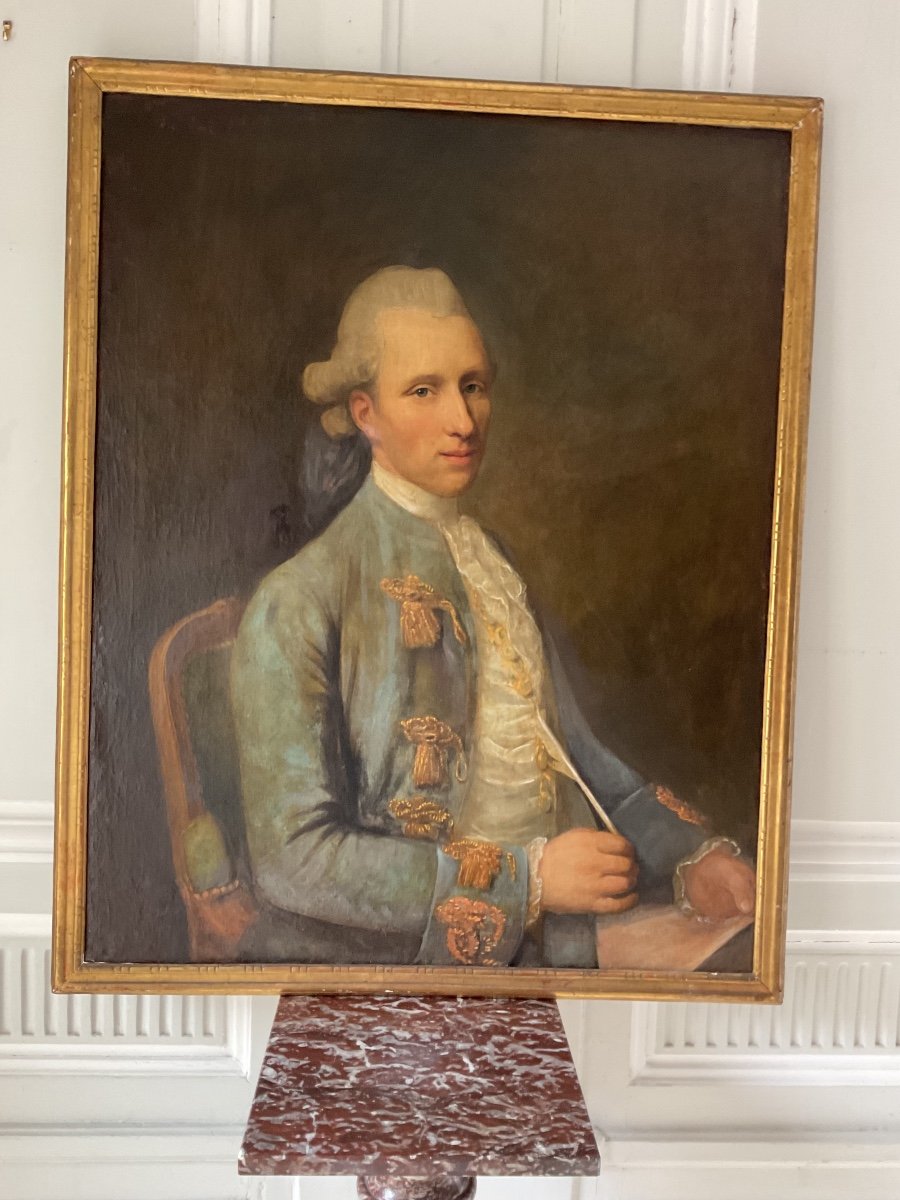 école Française Du XVIIIe Siècle Portrait D’homme à La Plume . Huile Sur Toile.