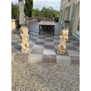 Paire De Statues En Pierre Figurant Des Lions Assis 