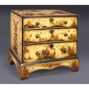 Beautiful 18th Century Chinese Varnish Commode