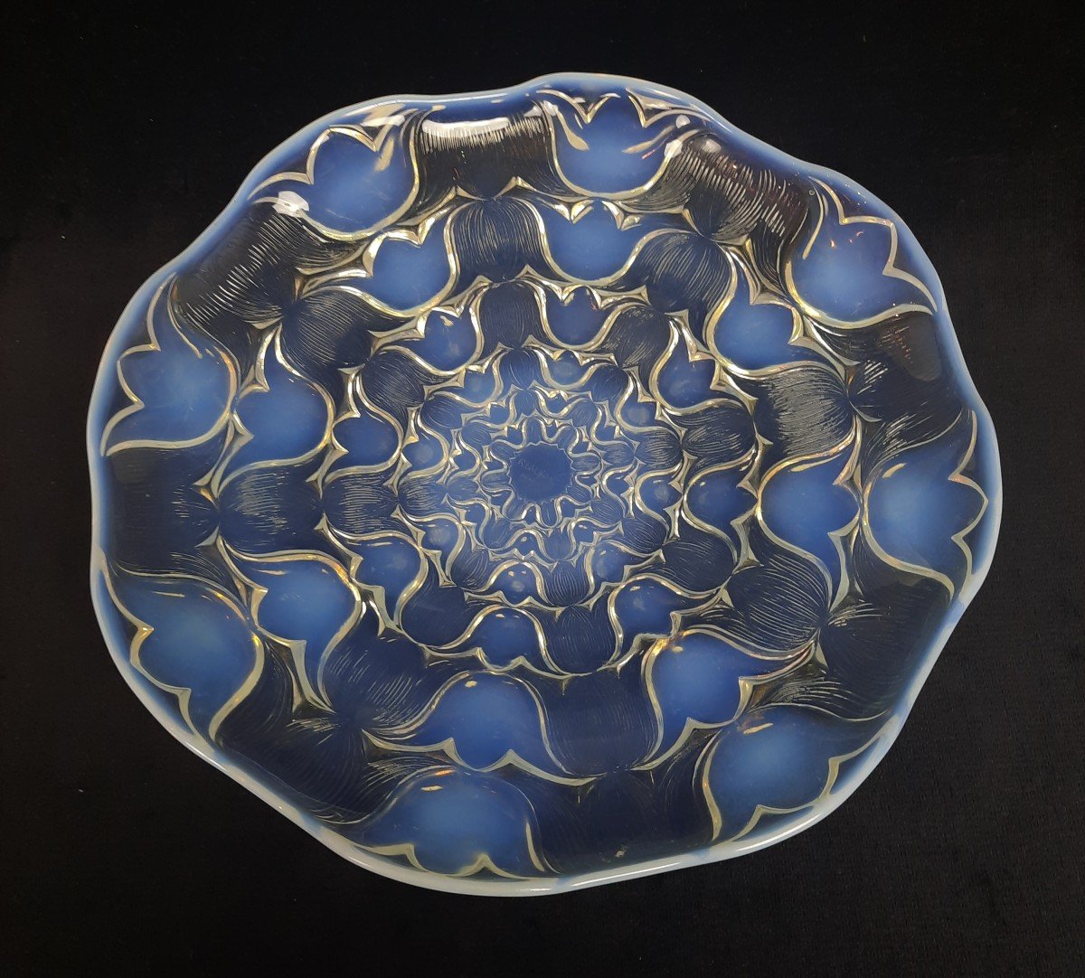 René Lalique - Opalescent Glass Bowl - Campanules