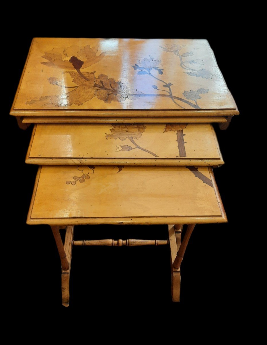 Table Gigogne En Bois - XXe Siècle