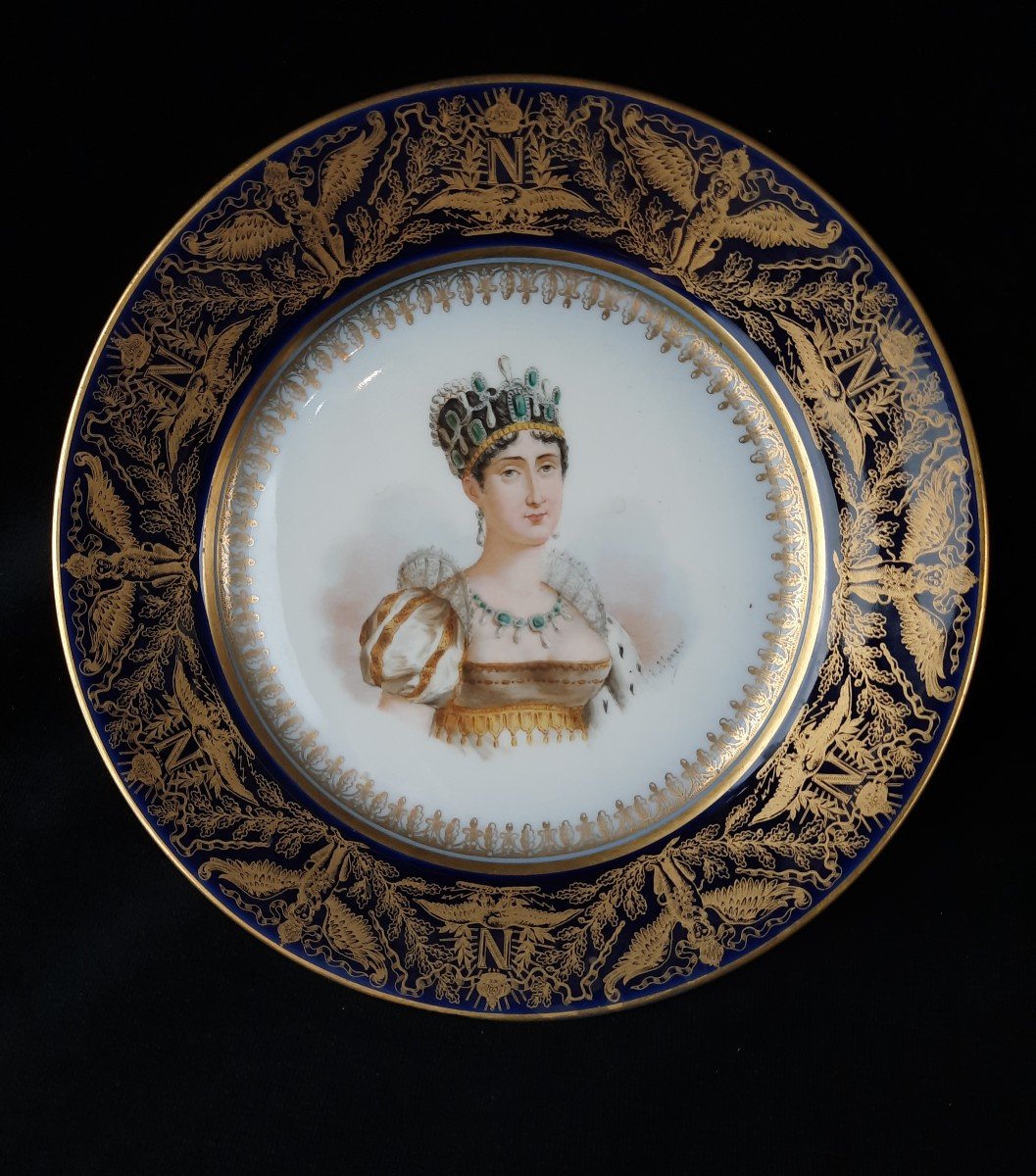 Assiette En Porcelaine De Sèvre (xixe Siècle)