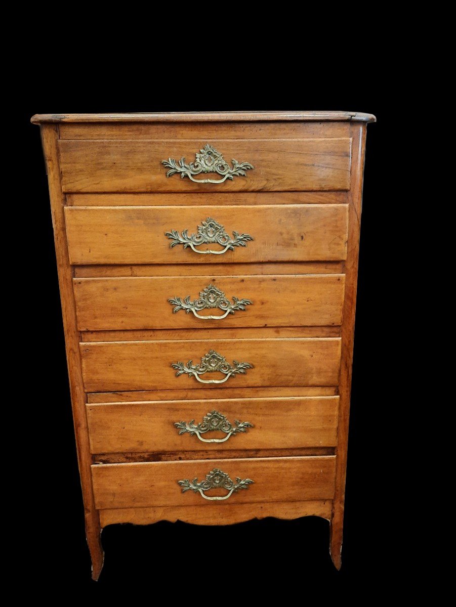 18th Century Walnut Chest Of Drawers 