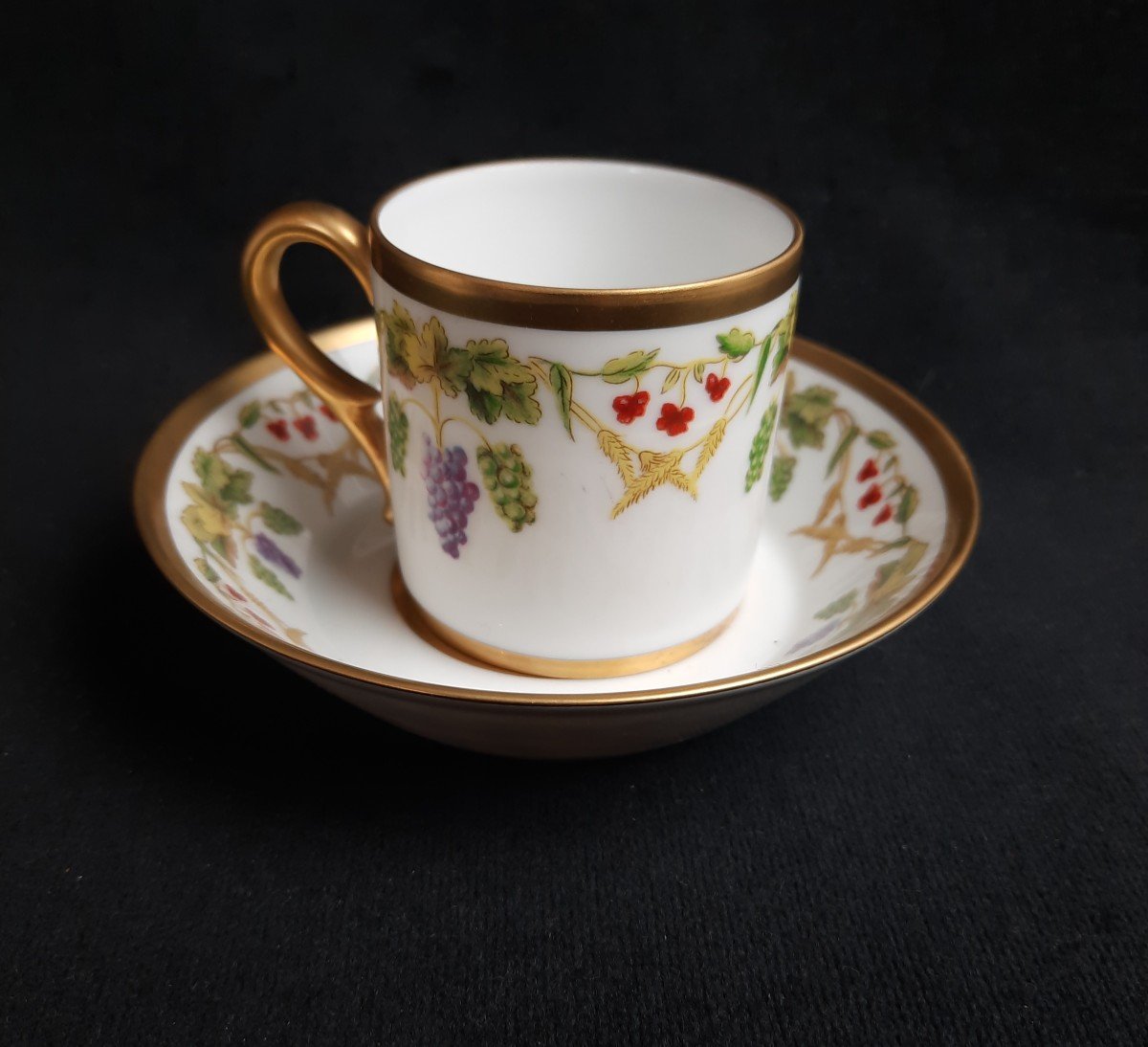 Tasse En Porceelaine - Ancienne Manufacture Royale 