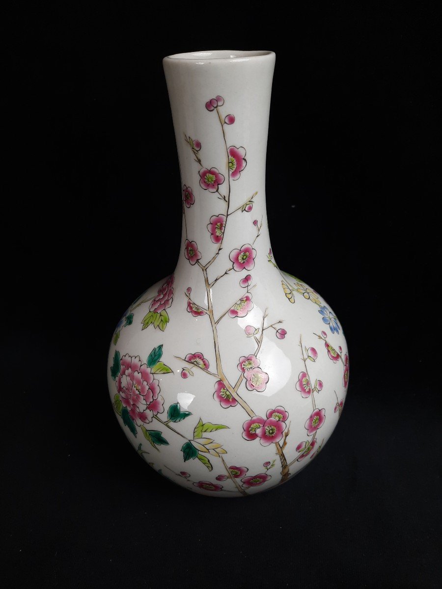 Vase En Porcelaine - Chine 