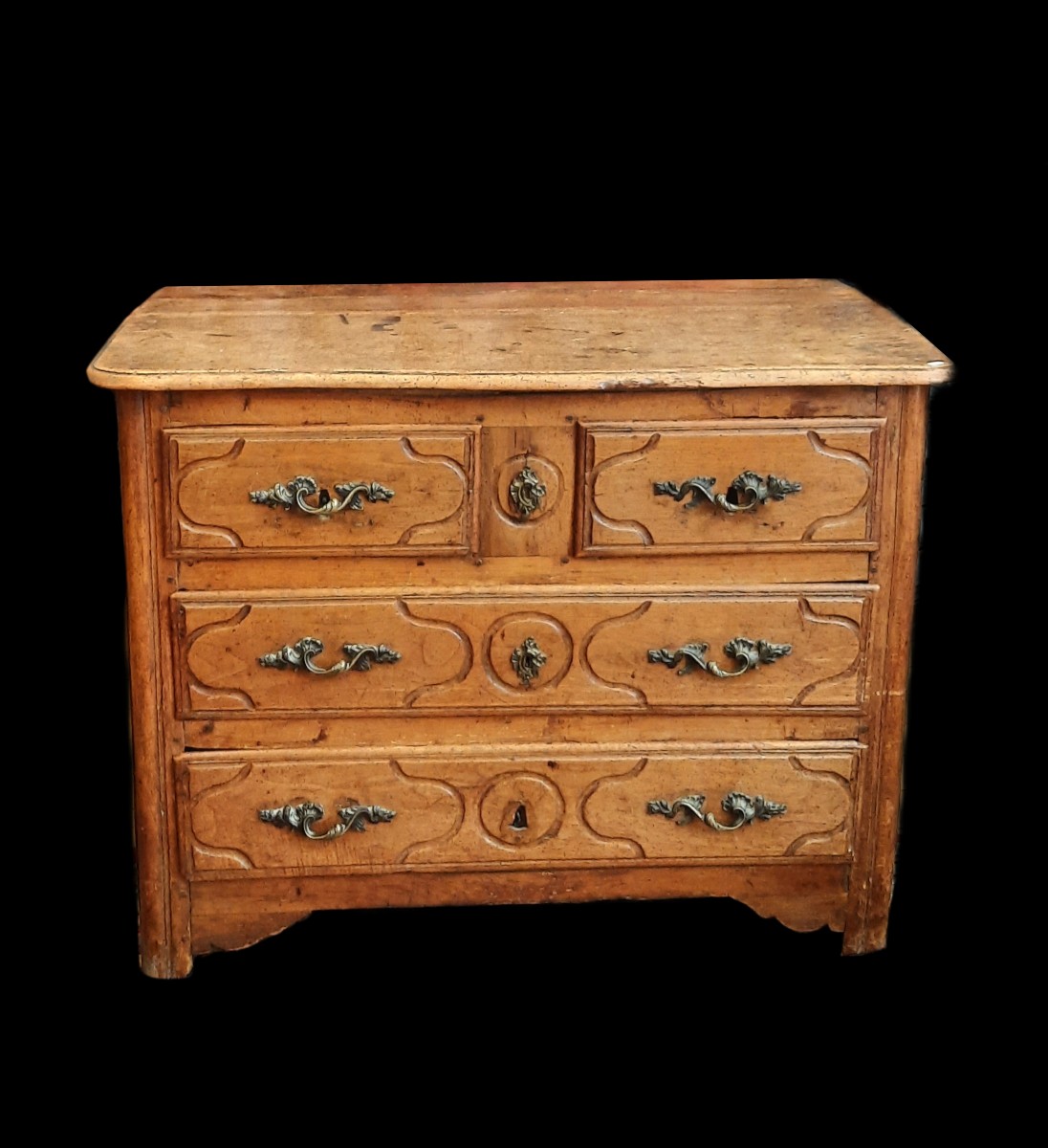 Petite Commode Parisienne En Noyer (xviiie Siècle)