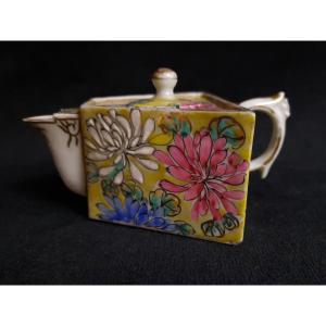 Small Japanese Porcelain Teapot 19th Century