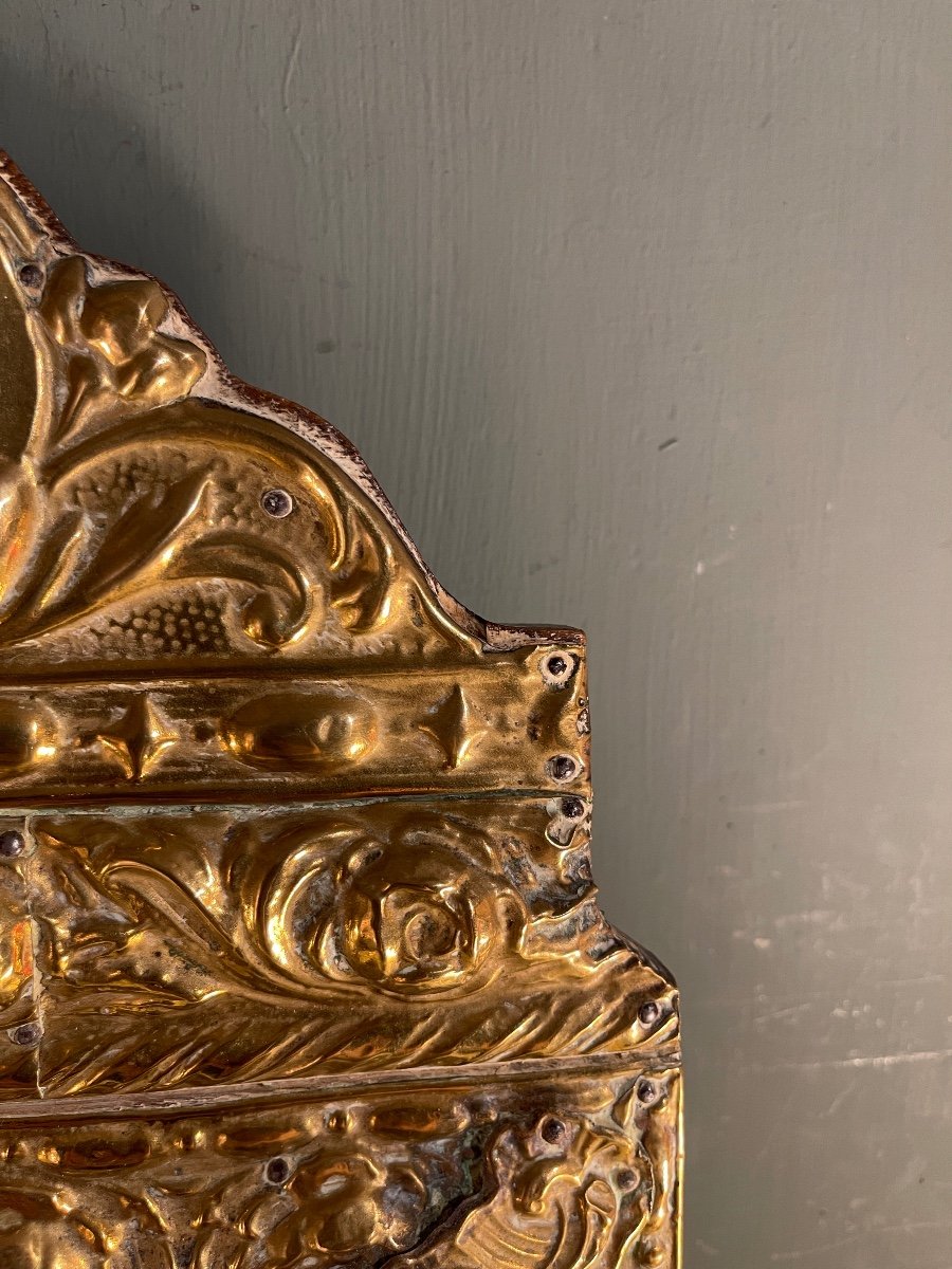 Pareclosed Mirror In Repoussé Brass-photo-2