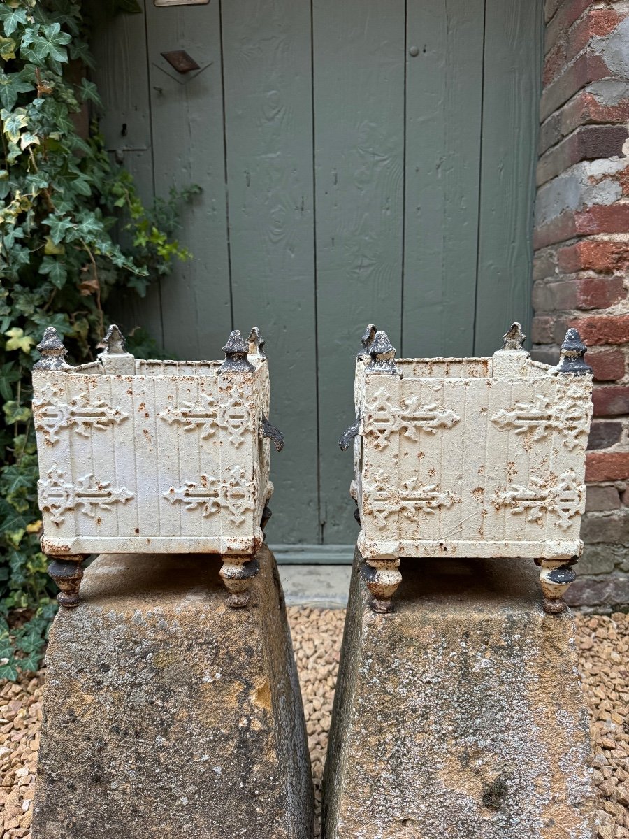 Pair Of 19th Century Cast Iron Planters-photo-3