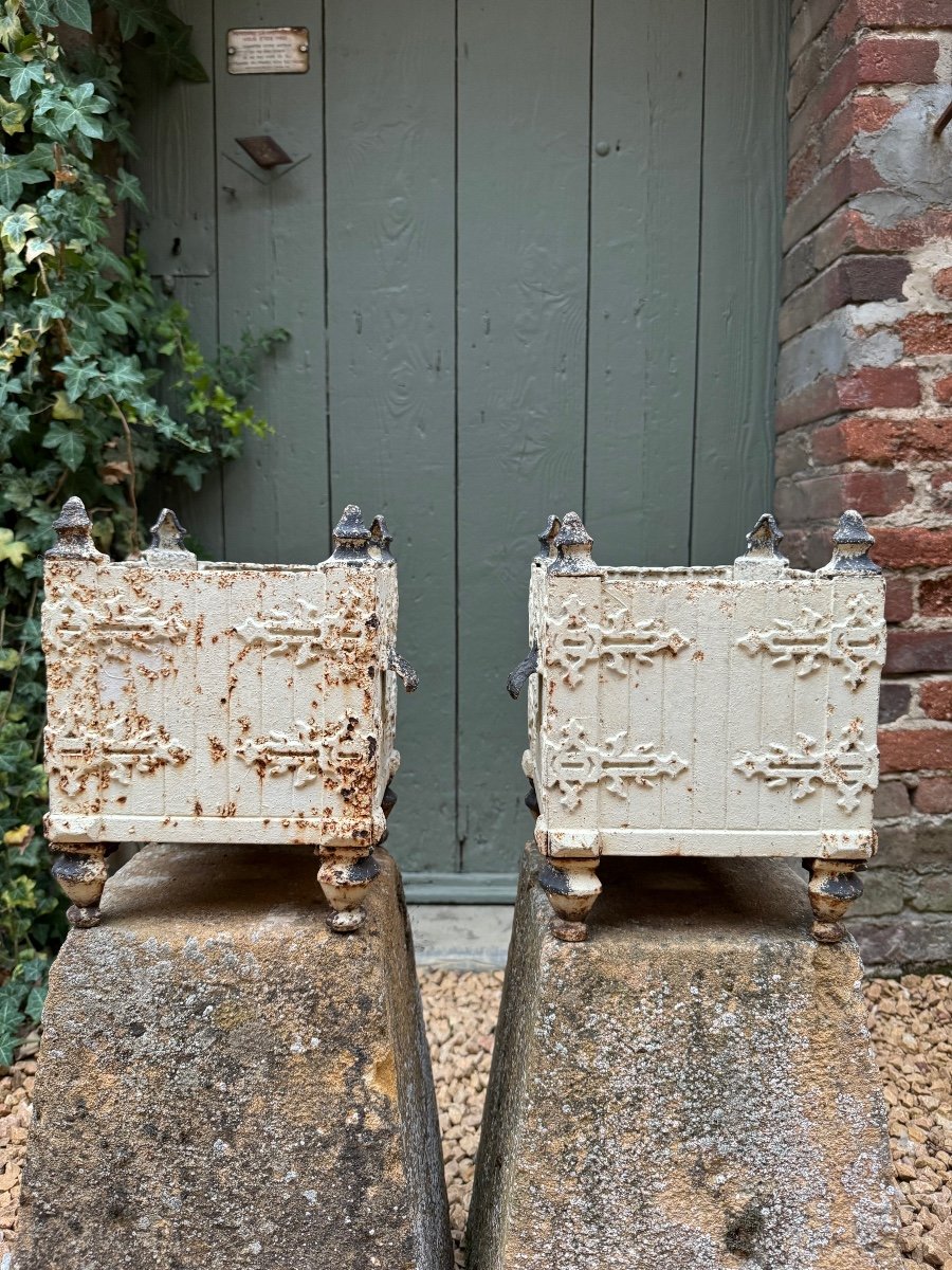 Pair Of 19th Century Cast Iron Planters-photo-1