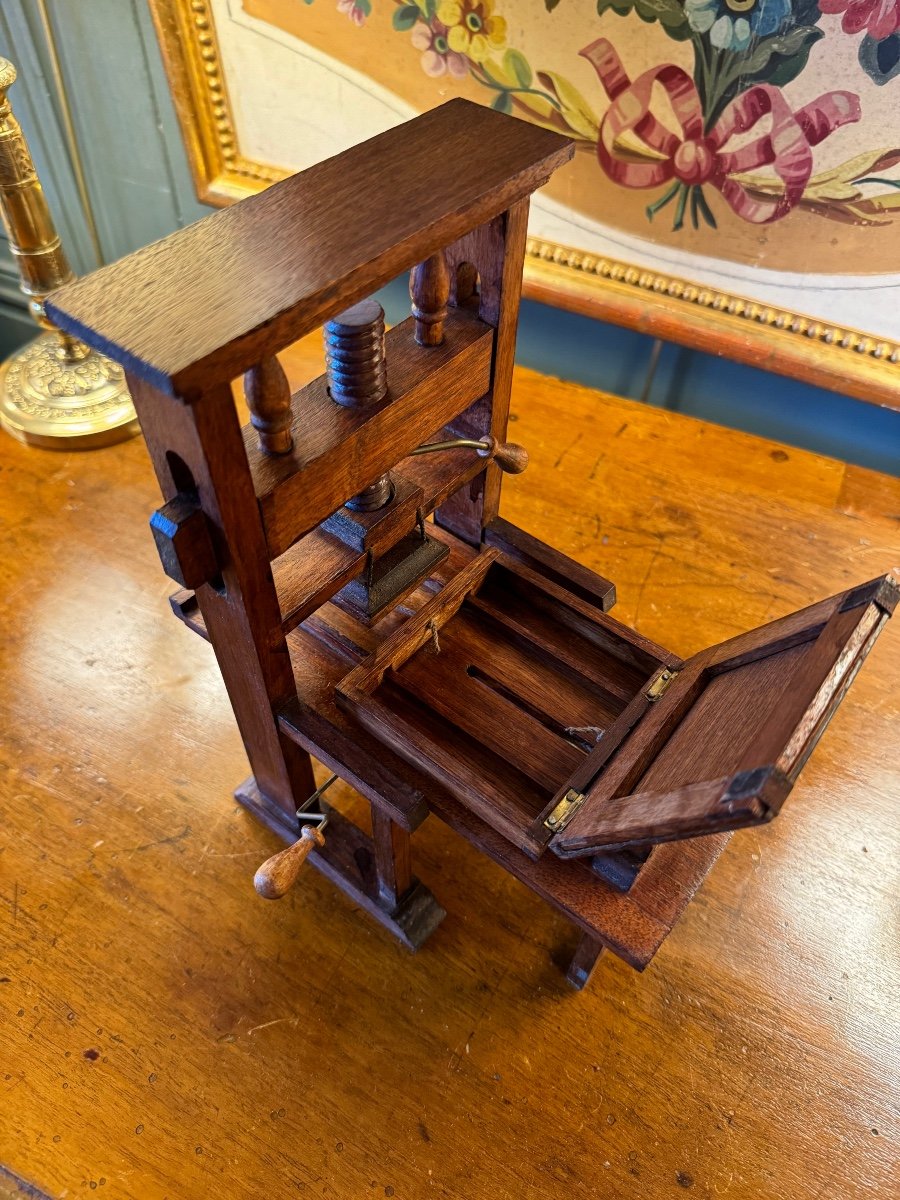 Miniature Printing Press-photo-1