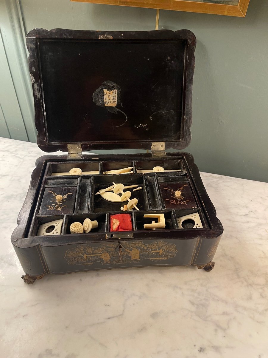 19th Century Lacquer Sewing Box-photo-3