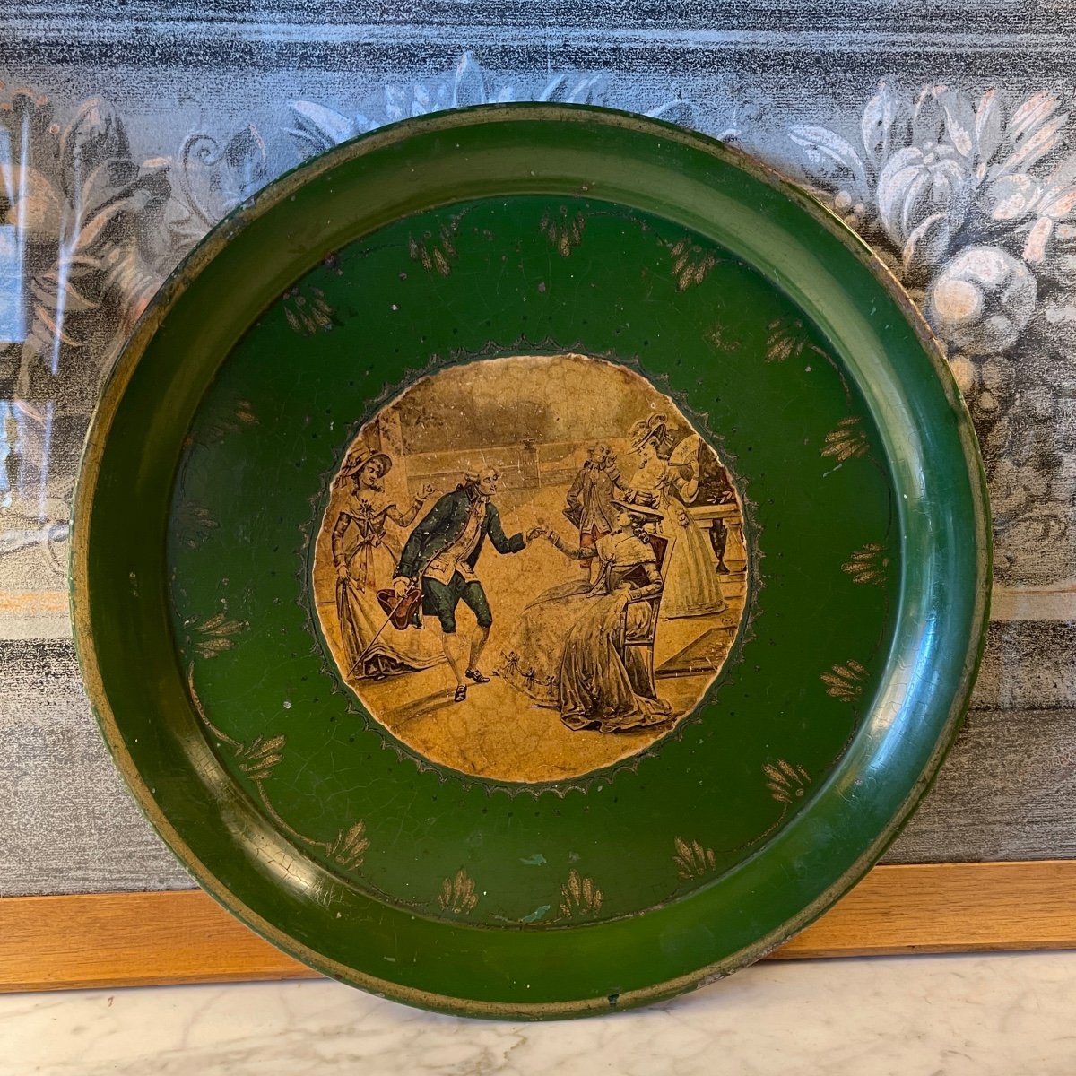 Painted Sheet Metal Tray With Gallant Scene Decor, Diameter 35 Cm