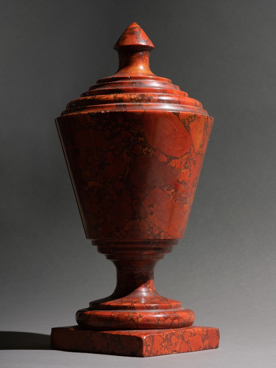  Vase En Marbre Rouge De Vérone – XIXe Siècle  