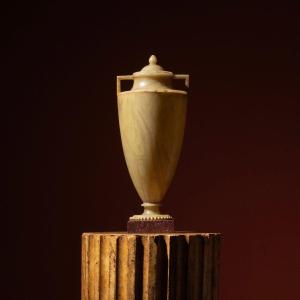 Vase en albâtre, début du XIXe siècle