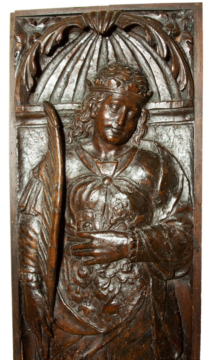 Sainte-Elisabeth de Hongrie, panneau sculpté Renaissance-photo-2