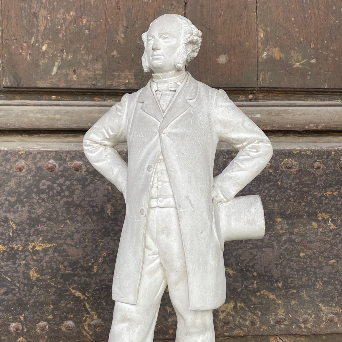 Statue En Plâtre l'élégant Au Chapeau-photo-1