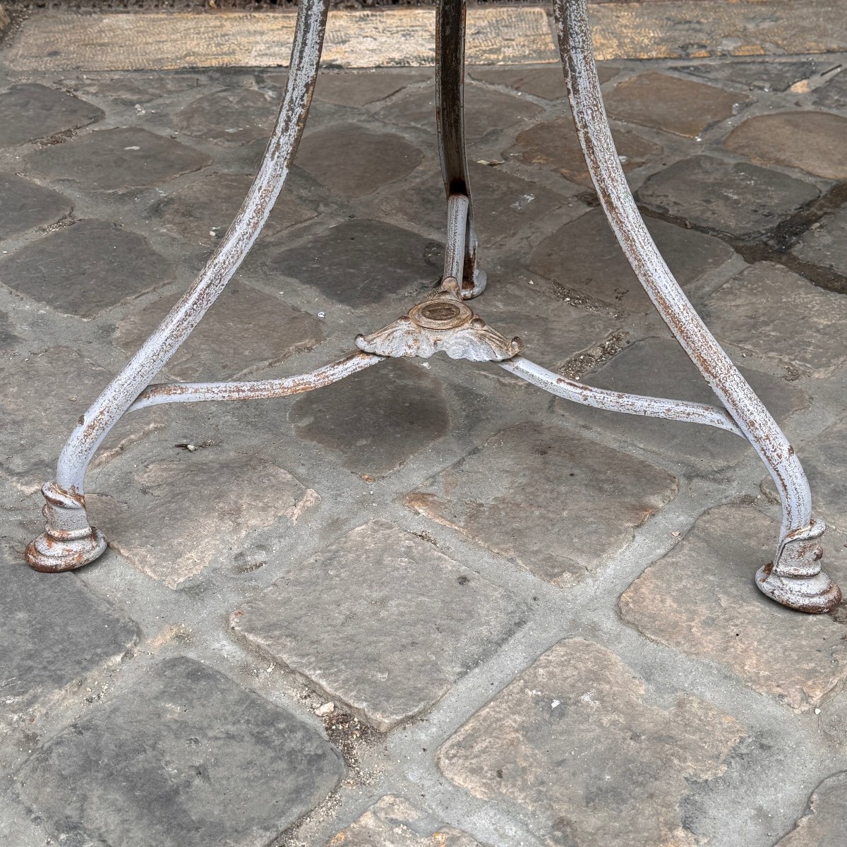 Arras Pedestal Table-photo-2