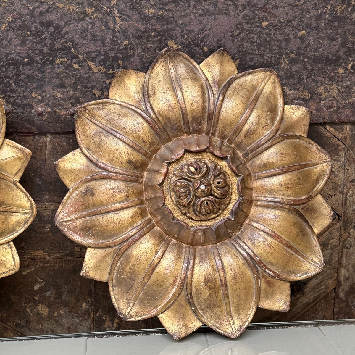 Pair Of Gilded Wood Rosettes-photo-2