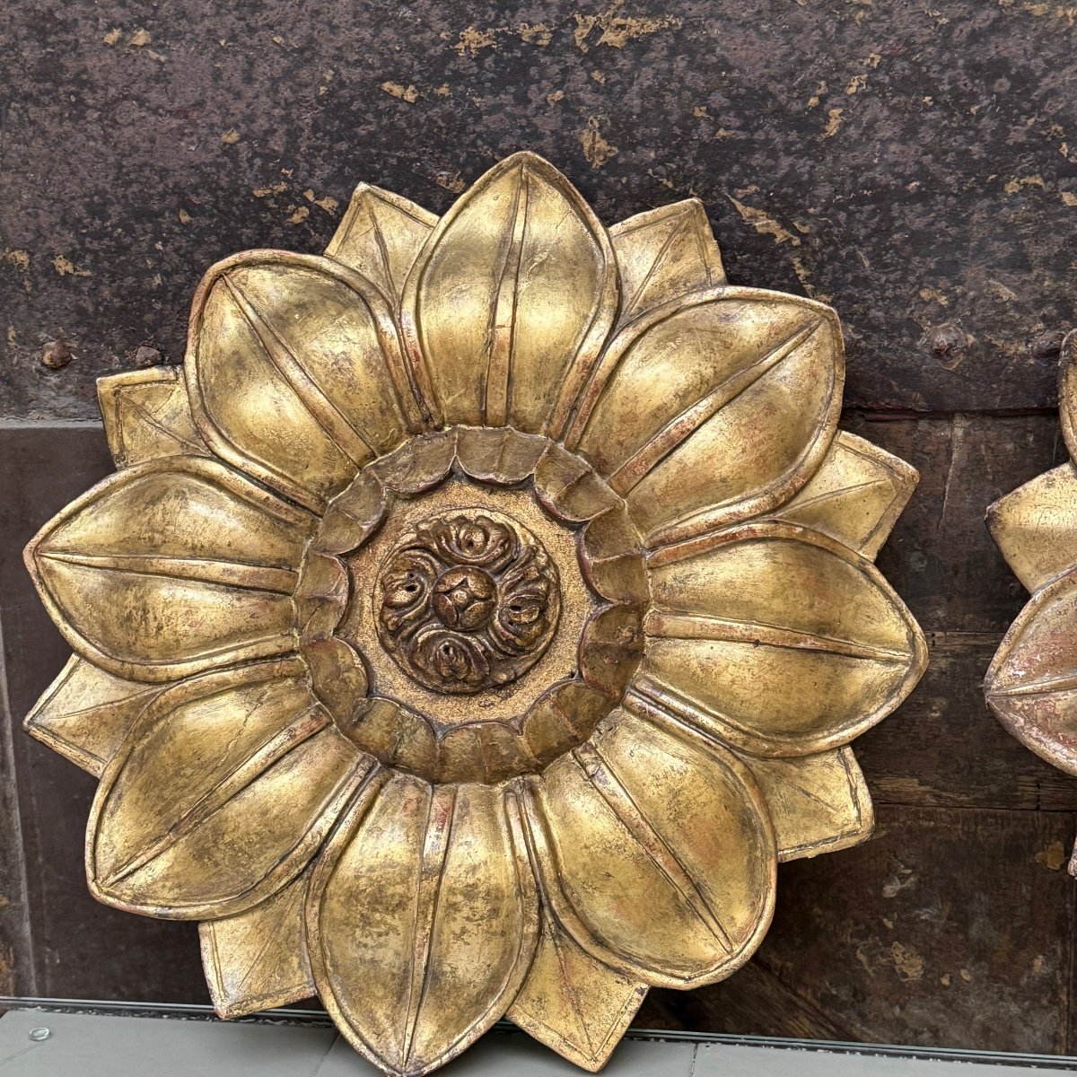 Pair Of Gilded Wood Rosettes-photo-3