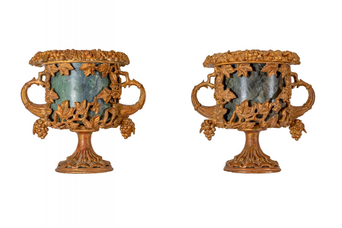 Paire De Vases En Marbre Et Bois Doré 