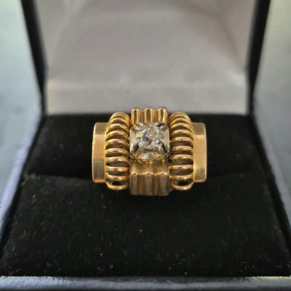 Pretty Tank Ring In Yellow Gold And Diamond-photo-3