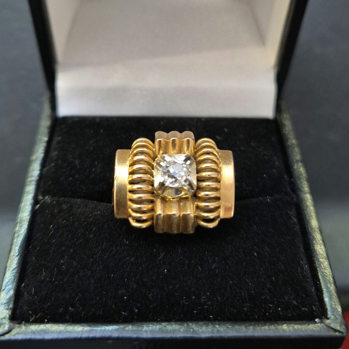 Pretty Tank Ring In Yellow Gold And Diamond