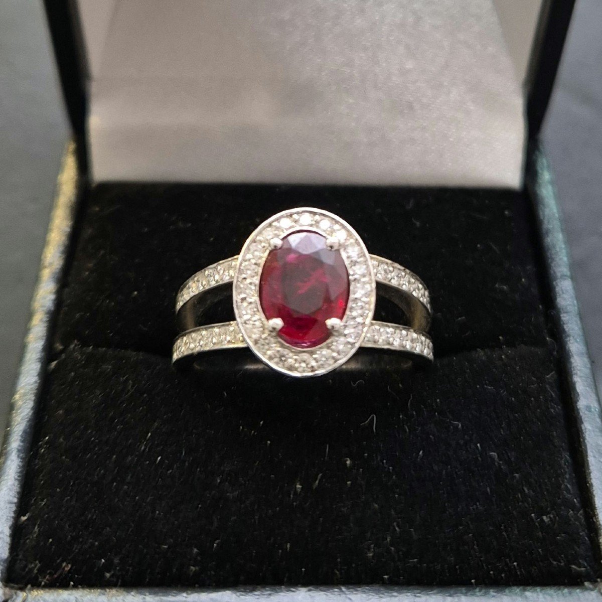 18kt White Gold Ruby Diamond Ring