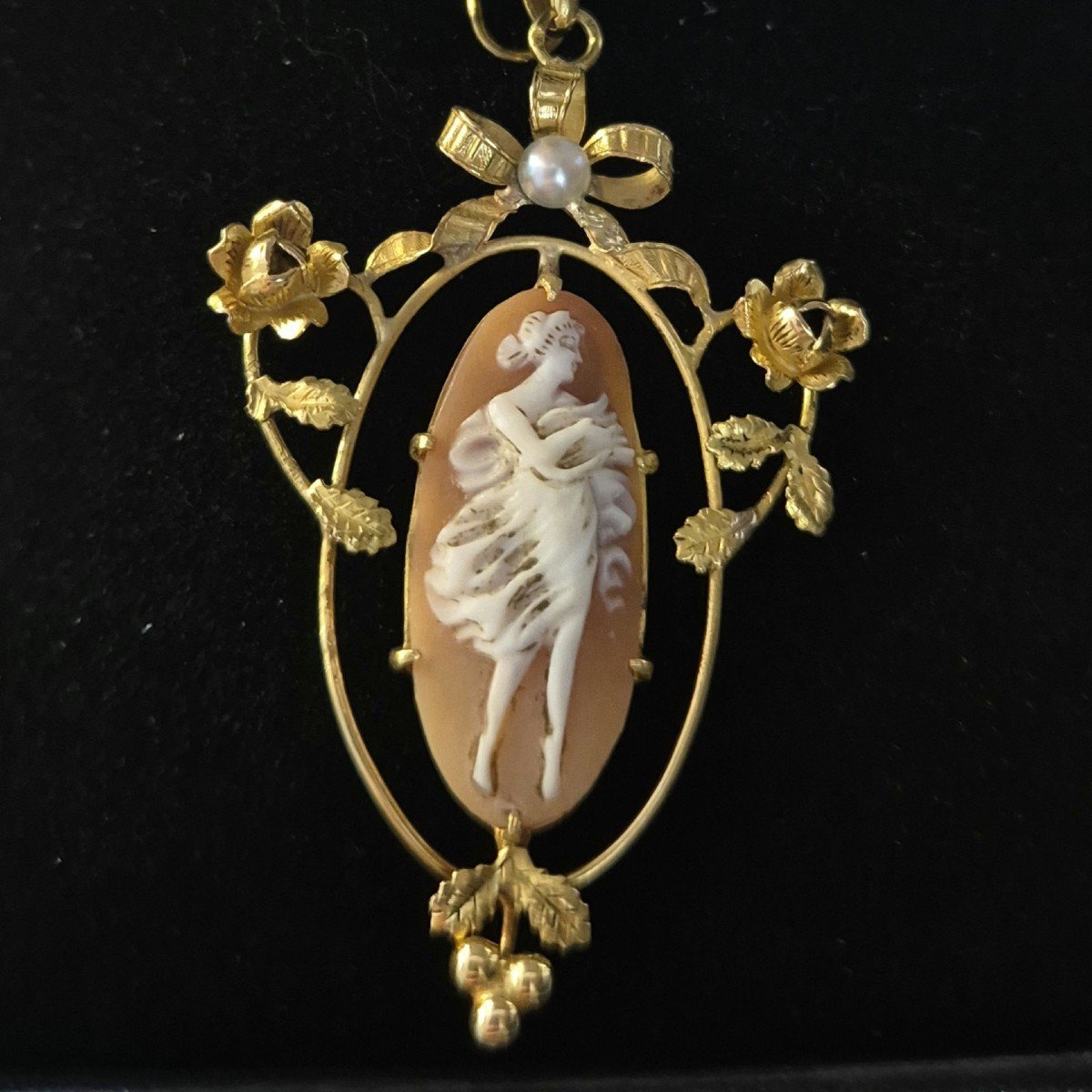 Antique Gold And Cameo Pendant 