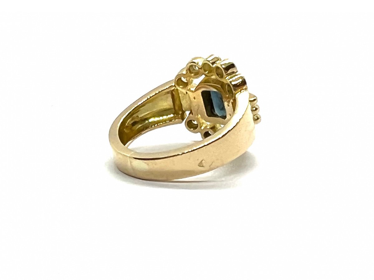 Ring In 750 Thousandths (18k) Yellow Gold, Centered With A Rectangular Sapphire Of Approximately 1 Carat-photo-3