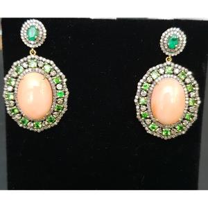 Boucles d'Oreilles Baroques Corail, Emeraudes, Tsavorites