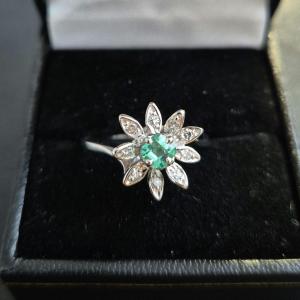 Bague Années 80 émeraude Diamants Fleur