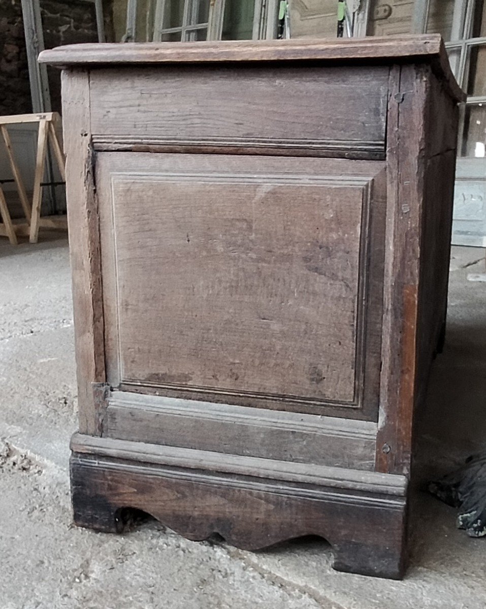 Old 18th Century Chest In Oak Woodwork-photo-4