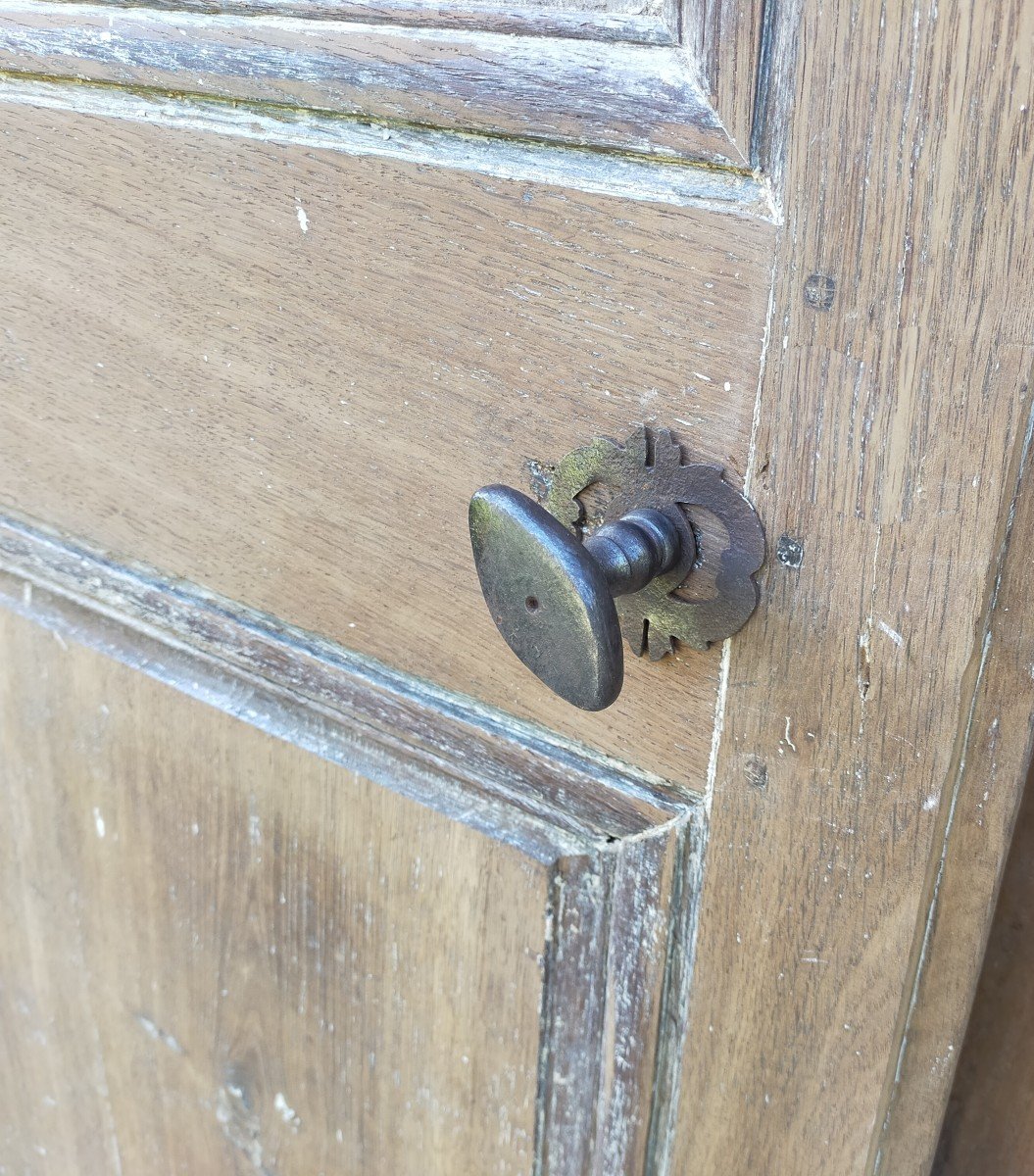 Old 18th Century Oak Door In Oak And Its Ironwork-photo-1