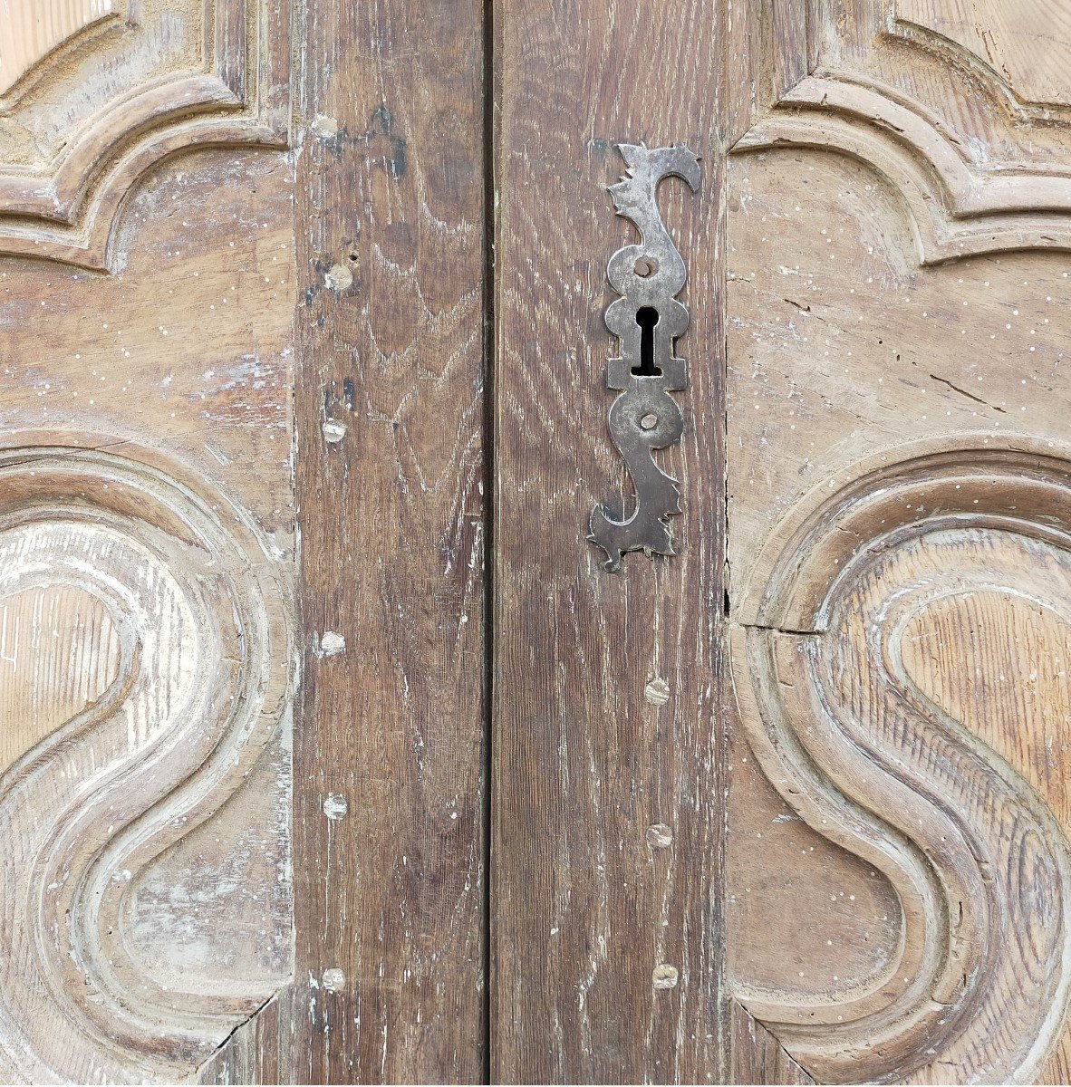 Large Antique Arched Cupboard Doors From The 18th Century Complete With Their Woodwork Frame -photo-2