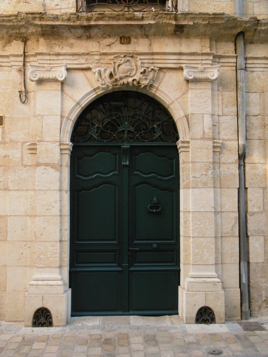 Large Antique Arched Cupboard Doors From The 18th Century Complete With Their Woodwork Frame -photo-3