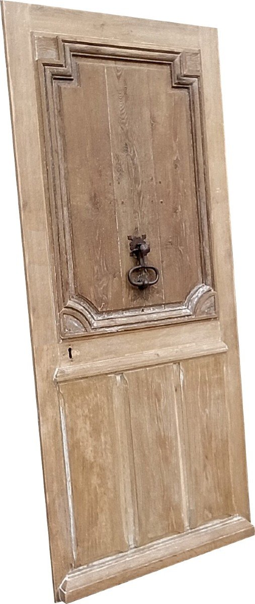 Old Entrance Door In Oak And Its Door Knocker Woodwork-photo-2