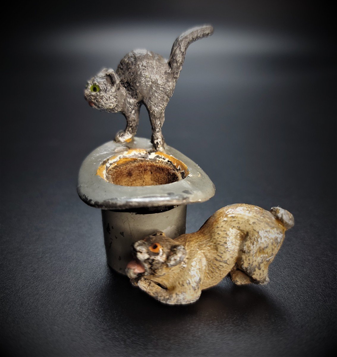 Lead From Nuremberg Or Vienna: Dog And Cat-photo-2