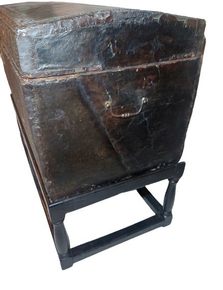 Studded Leather Coach Trunk Late 17th-early 18th Century-photo-4