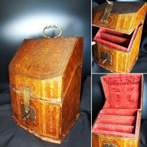 18th Century Mail Box