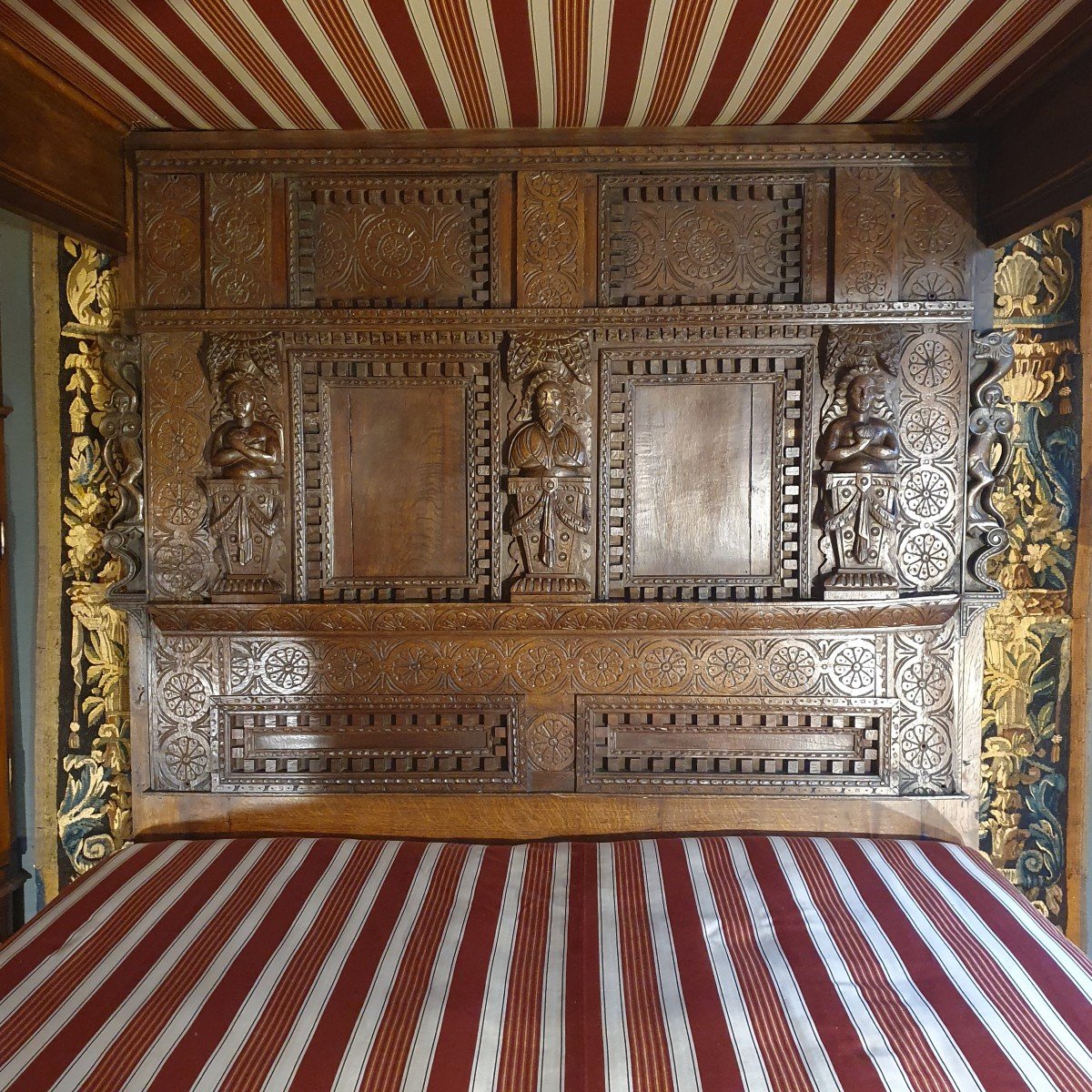 Important Tudor Style Canopy Bed-photo-2