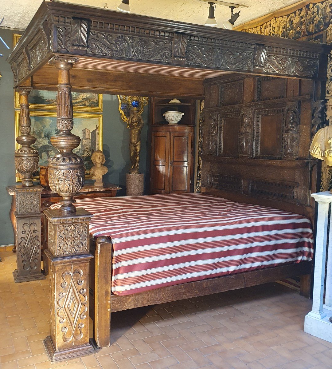 Important Tudor Style Canopy Bed-photo-1